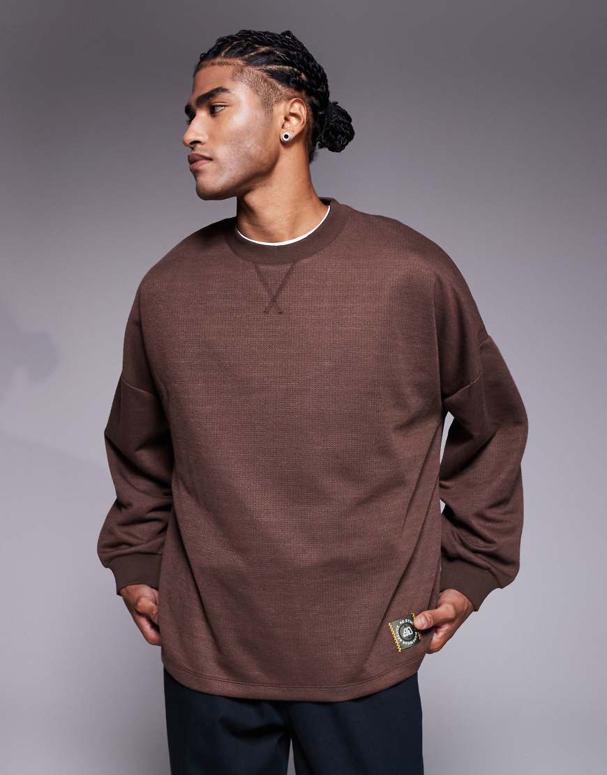 ASOS DESIGN - Sweatshirt in Braun mit Waffelstruktur-Brown von ASOS DESIGN