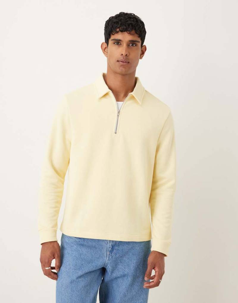 ASOS DESIGN - Sweatshirt in Buttergelb mit kurzem Reißverschluss und normalem Schnitt von ASOS DESIGN