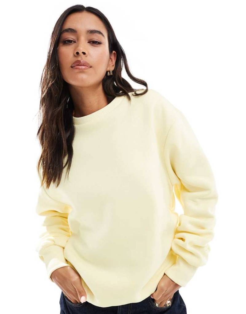 ASOS DESIGN - Sweatshirt in Creme mit gerafftem Design-Weiß von ASOS DESIGN