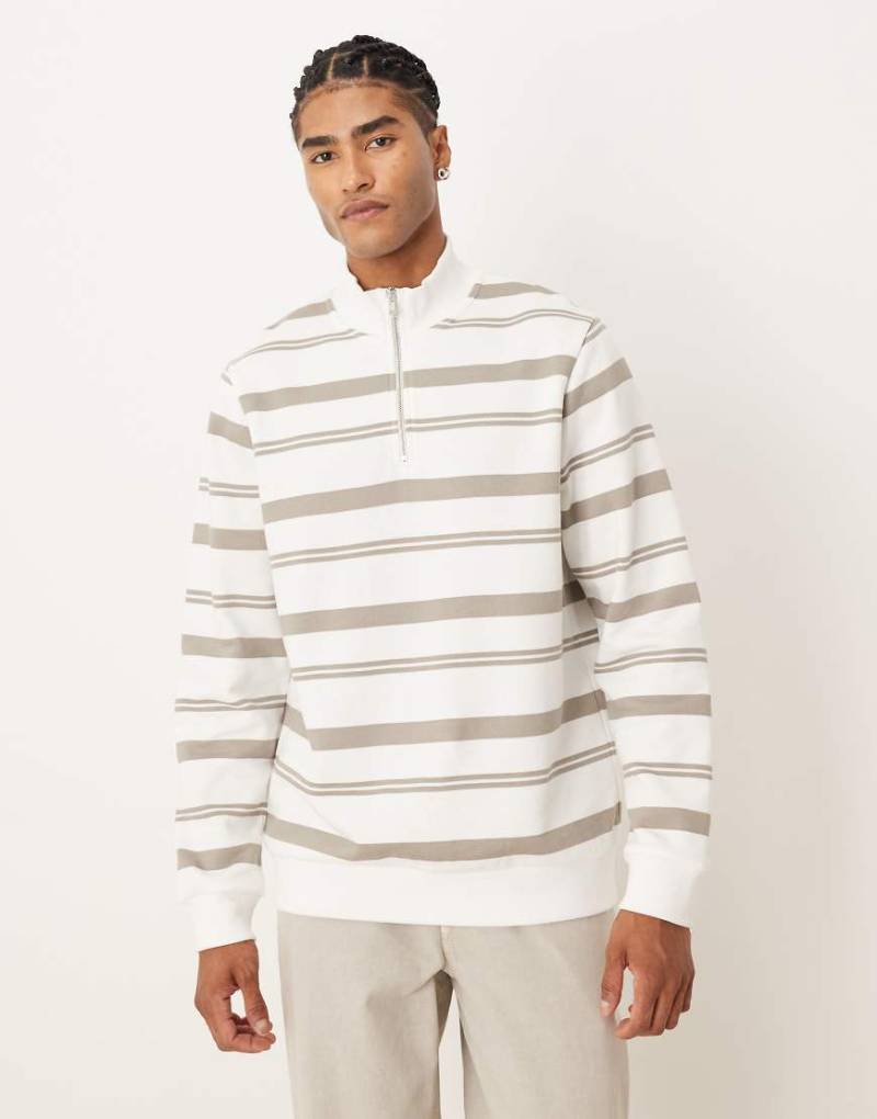 ASOS DESIGN - Sweatshirt in Ecru gestreift mit kurzem Reißverschluss-Neutral von ASOS DESIGN