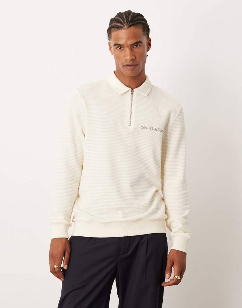 ASOS DESIGN - Sweatshirt in Ecru mit kurzem Reißverschluss, Kragen und Brustprint-Weiß von ASOS DESIGN