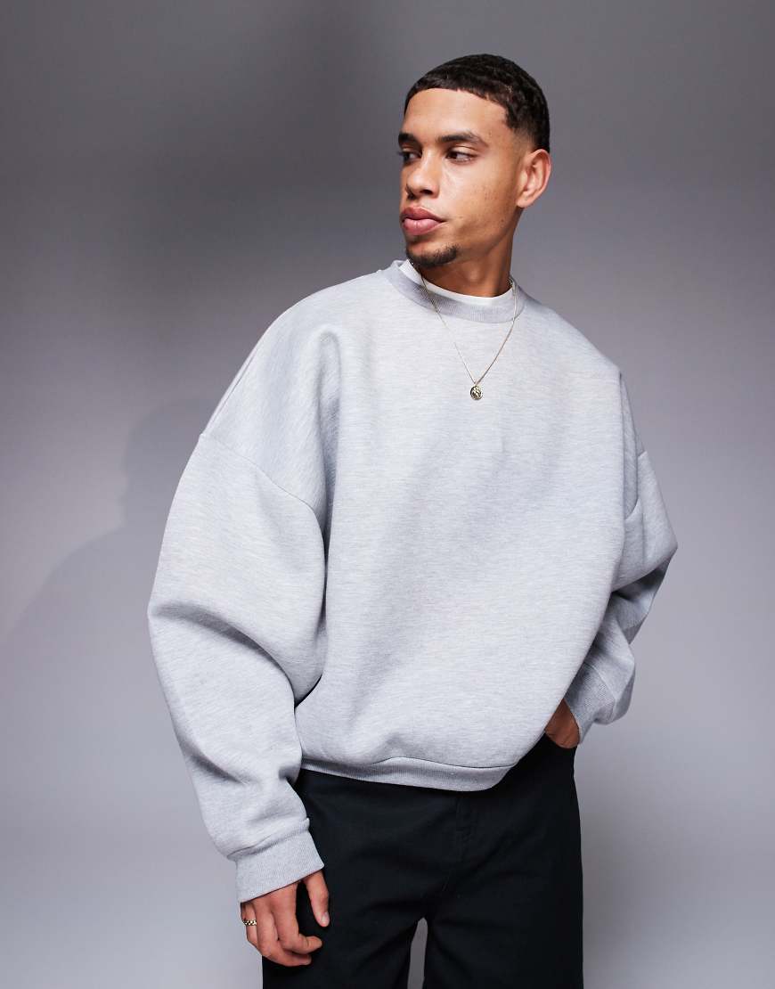 ASOS DESIGN - Sweatshirt in Grau meliert mit extremer Oversize-Passform aus Neopren-Imitat ASOS DESIGN - Sweatshirt in Grau meliert mit extremer Oversize-Passform aus Neopren-Imitat von ASOS DESIGN