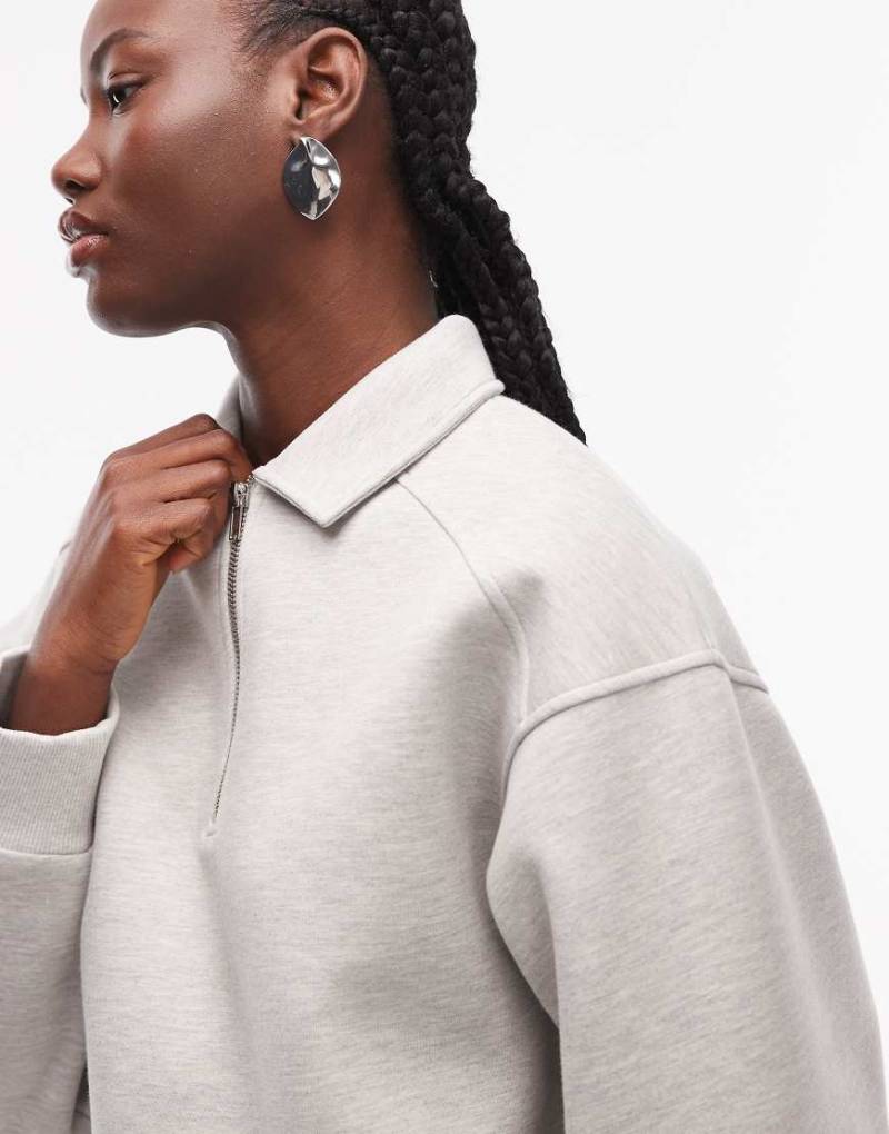 ASOS DESIGN - Sweatshirt in Grau meliert mit kurzem Reißverschluss und Rugby-Kragen von ASOS DESIGN