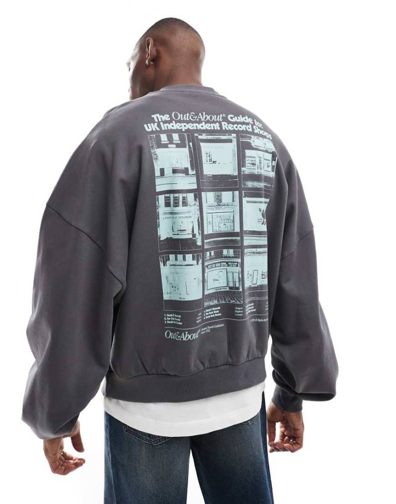 ASOS DESIGN- Sweatshirt in Grau mit extremem Oversize-Schnitt und Plattenladen-Print von ASOS DESIGN