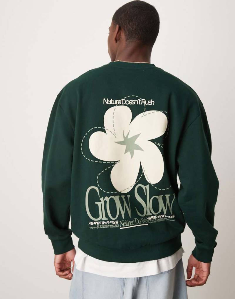 ASOS DESIGN - Sweatshirt in Grün mit Blumenprint von ASOS DESIGN