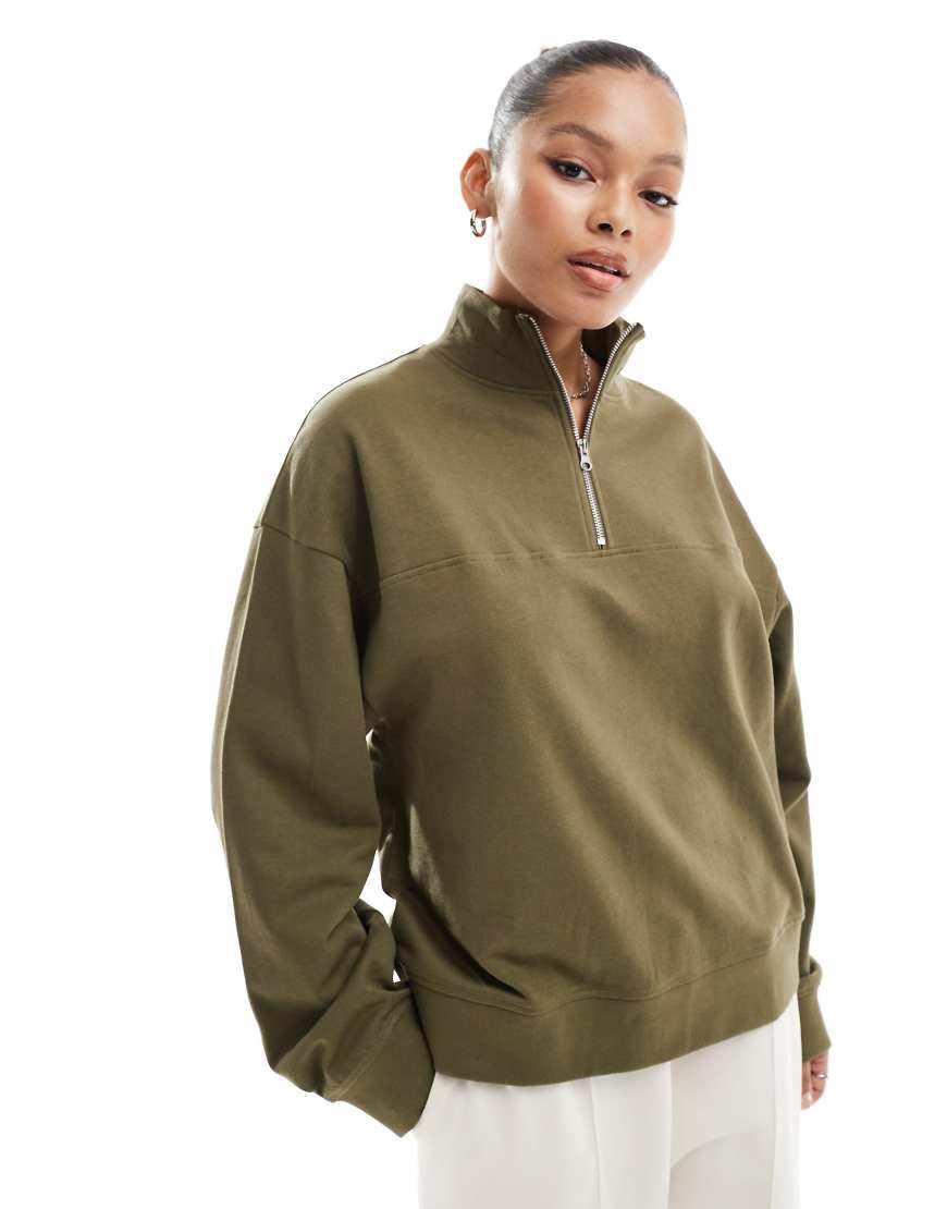 ASOS DESIGN - Sweatshirt in Khaki mit kurzem Reißverschluss-Grün von ASOS DESIGN