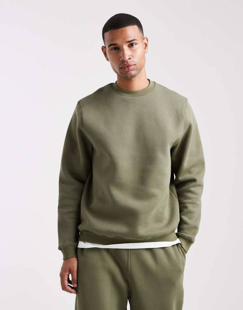ASOS DESIGN - Sweatshirt in Khaki mit regulärer Passform-Grün von ASOS DESIGN
