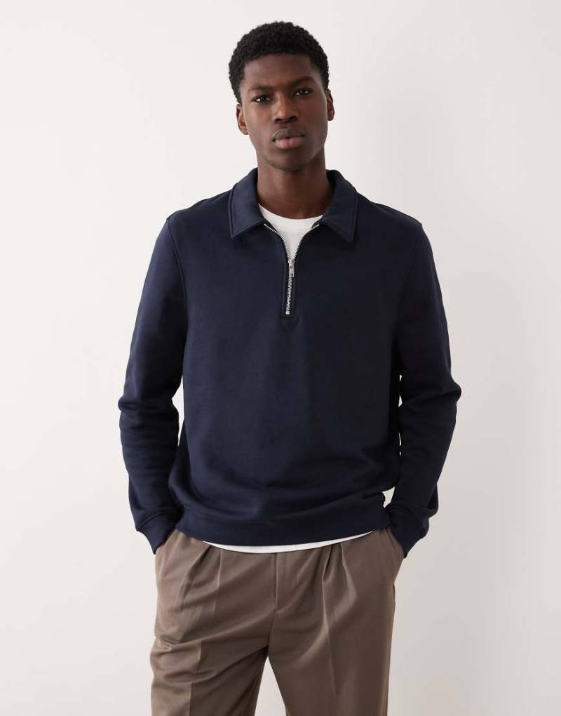 ASOS DESIGN - Sweatshirt in Marineblau mit kurzem Reißverschluss und Kragen von ASOS DESIGN