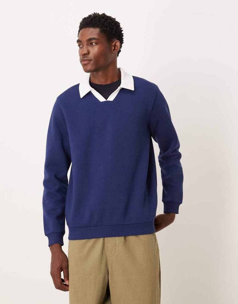 ASOS DESIGN - Sweatshirt in Navy mit geripptem Polokragen-Blau von ASOS DESIGN