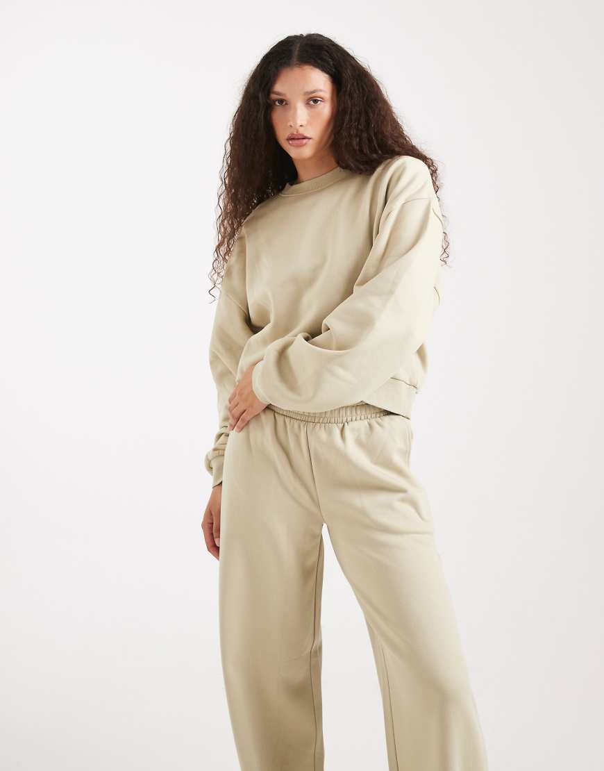 ASOS DESIGN - Sweatshirt in Olivgrün mit Ballonärmeln und angerauter Innenseite von ASOS DESIGN