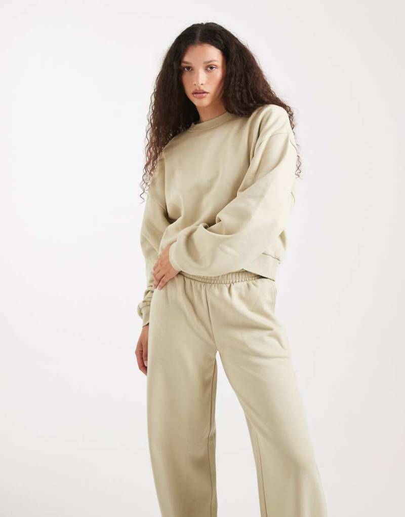 ASOS DESIGN - Sweatshirt in Olivgrün mit Ballonärmeln und angerauter Innenseite von ASOS DESIGN