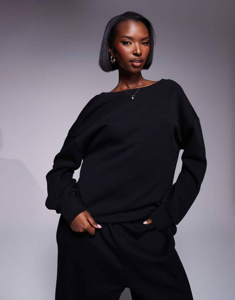 ASOS DESIGN - Sweatshirt in Schwarz mit v-förmigem Rückenausschnitt von ASOS DESIGN