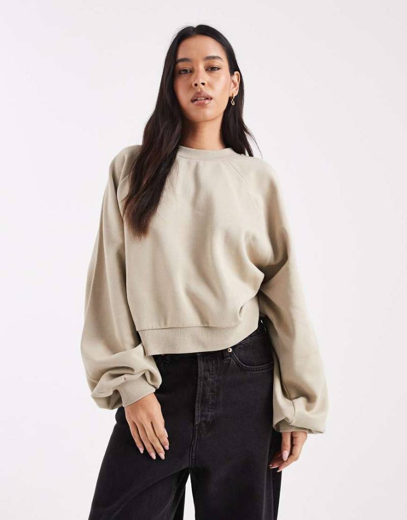 ASOS DESIGN - Sweatshirt in Steinbeige mit Ballonärmeln-Neutral von ASOS DESIGN