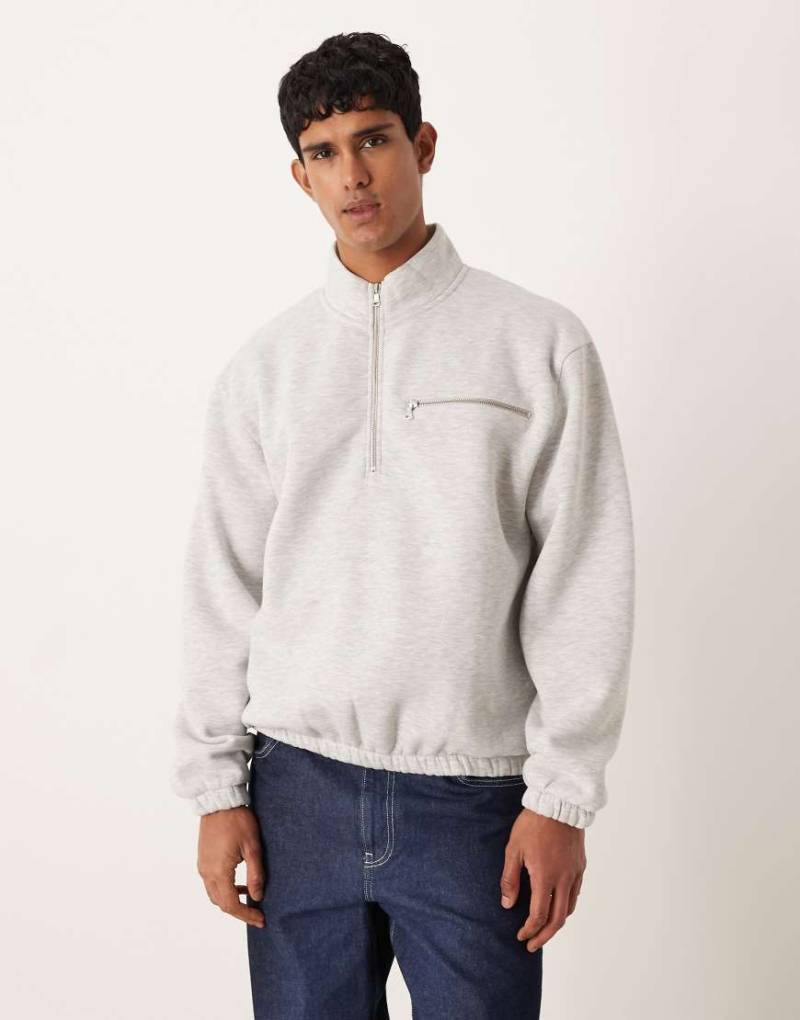 ASOS DESIGN - Relaxed Fit Sweatshirt in meliertem Weiß mit kurzem Reißverschluss-Grau von ASOS DESIGN