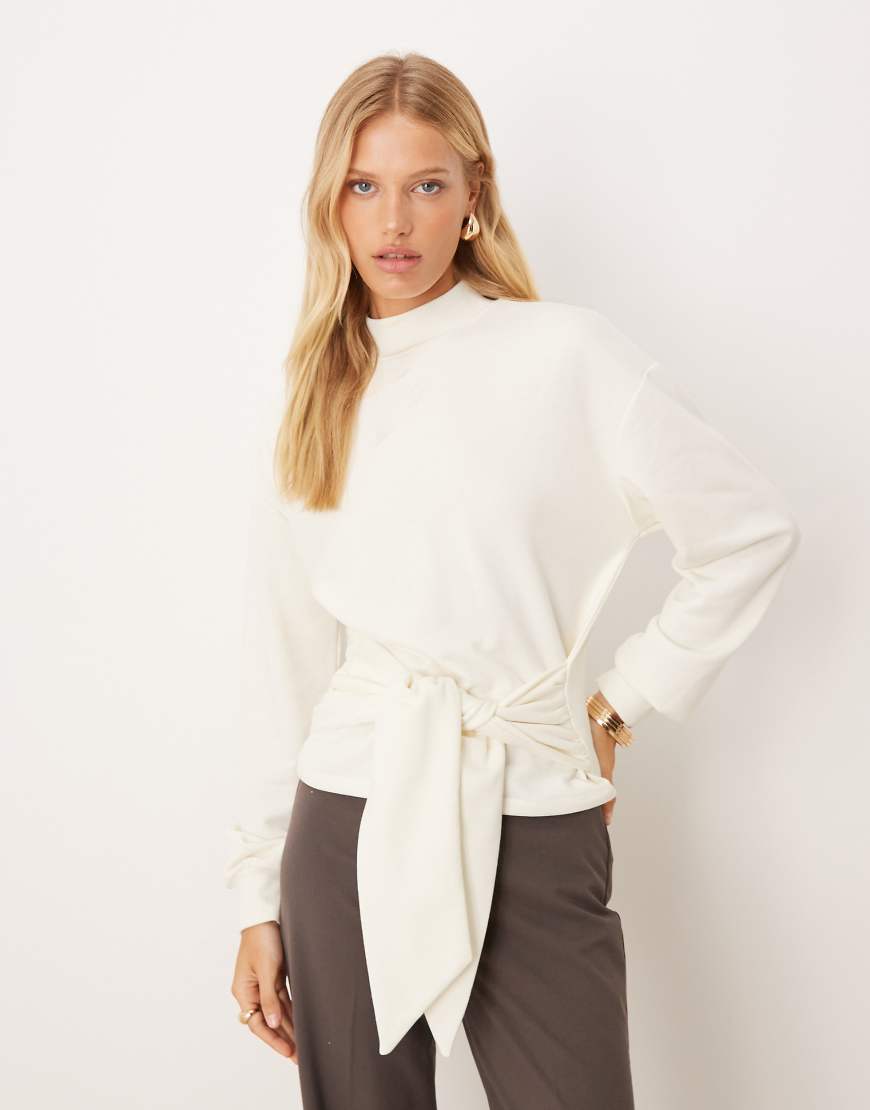 ASOS DESIGN - Sweatshirt in grau meliert mit Bindedetail in der Taille und Stehkragen ASOS DESIGN - Sweatshirt in grau meliert mit Bindedetail in der Taille und Stehkragen von ASOS DESIGN