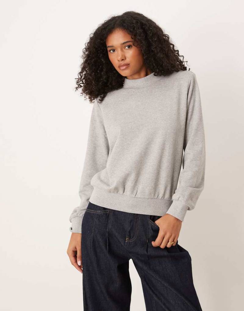 ASOS DESIGN - Sweatshirt in meliertem Grau mit Schulterpolstern von ASOS DESIGN