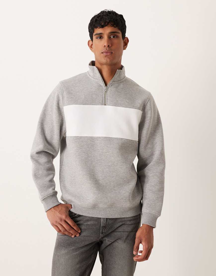 ASOS DESIGN - Sweatshirt in meliertem Grau mit kurzem Reißverschluss und Color-Block-Design von ASOS DESIGN