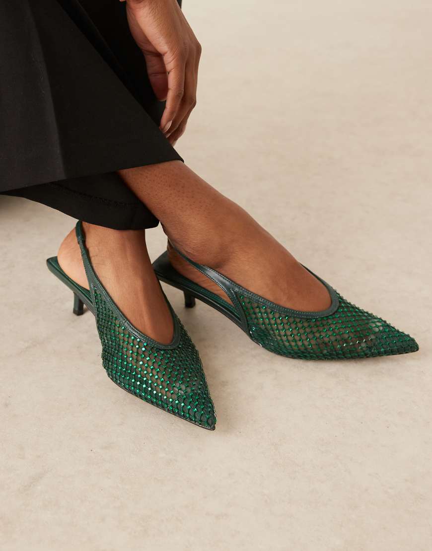 ASOS DESIGN - Sydney - Slingback-Schuhe in verziertem Grün mit Kitten-Absatz von ASOS DESIGN