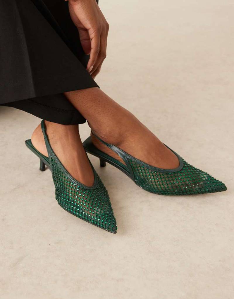 ASOS DESIGN - Sydney - Slingback-Schuhe in verziertem Grün mit Kitten-Absatz von ASOS DESIGN