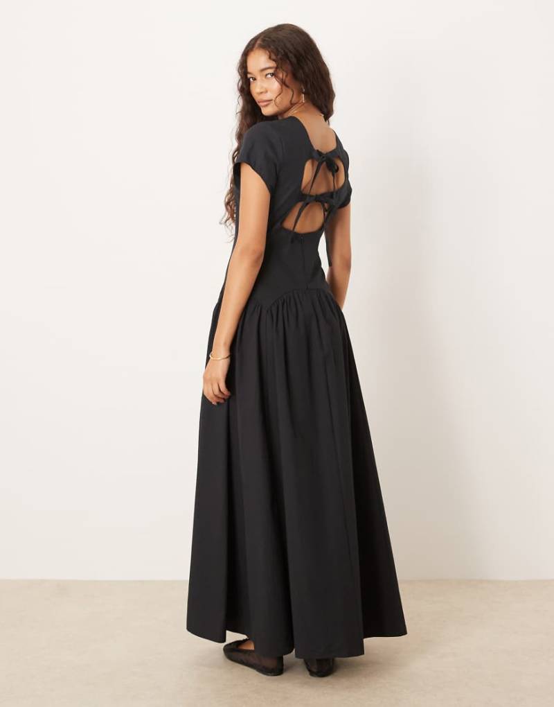 ASOS DESIGN - T-Shirt-Maxikleid in Schwarz mit tiefer Taille und Bindedetails von ASOS DESIGN