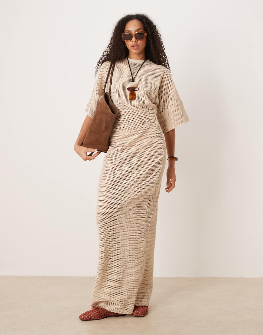 ASOS DESIGN - T-Shirt-Midikleid aus Häkelstrick in Steinbeige mit gestecktem Design-Neutral ASOS DESIGN - T-Shirt-Midikleid aus Häkelstrick in Steinbeige mit gestecktem Design-Neutral von ASOS DESIGN
