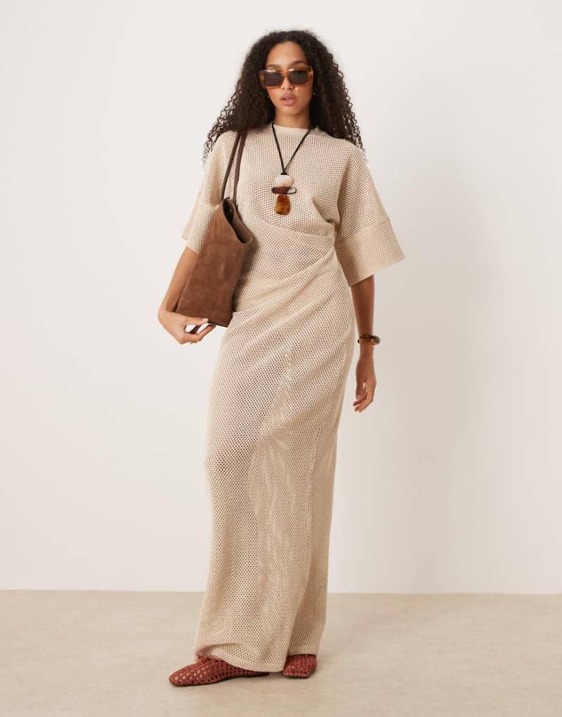ASOS DESIGN - T-Shirt-Midikleid aus Häkelstrick in Steinbeige mit gestecktem Design-Neutral von ASOS DESIGN