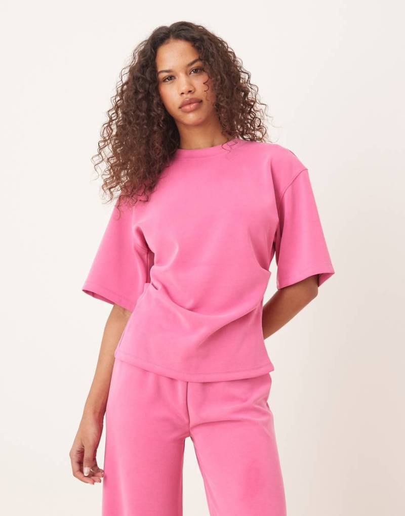 ASOS DESIGN - T-Shirt aus Cupro-Stoff in Rosa mit Korsett-Taille von ASOS DESIGN