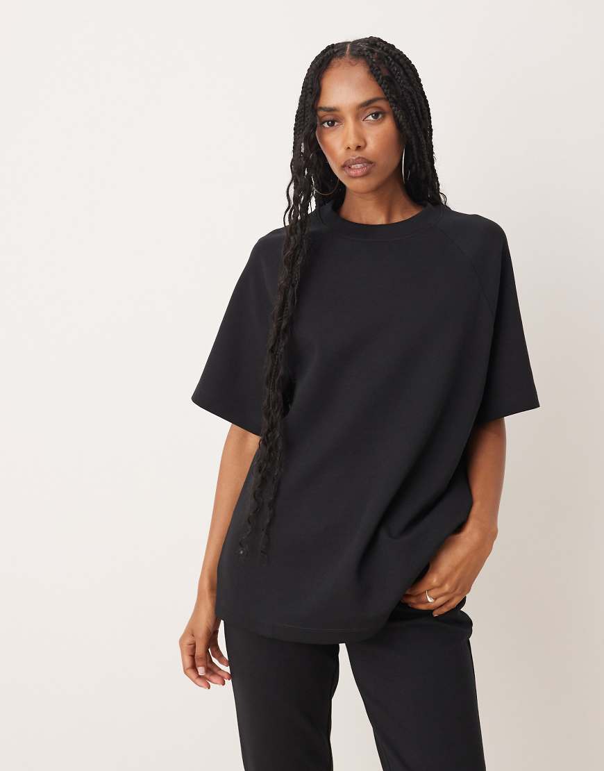 ASOS DESIGN - T-Shirt aus Interlock-Jersey in Schwarz mit Raglanärmeln, Kombiteil von ASOS DESIGN