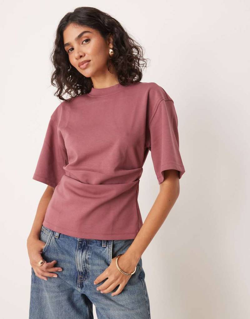 ASOS DESIGN - T-Shirt aus Interlock-Jersey in dunklem Rosé mit Korsett-Taille-Gelb von ASOS DESIGN