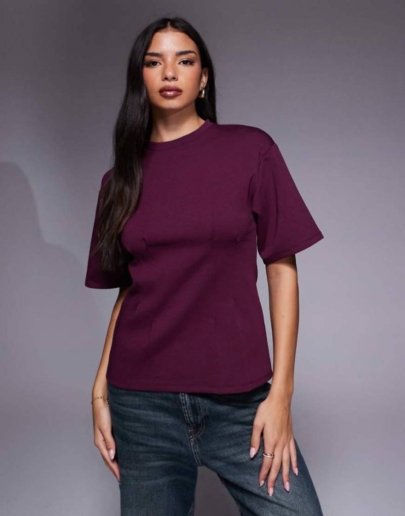 ASOS DESIGN - T-Shirt aus Interlock-Stoff in Feige mit taillierender Ziernaht-Lila von ASOS DESIGN