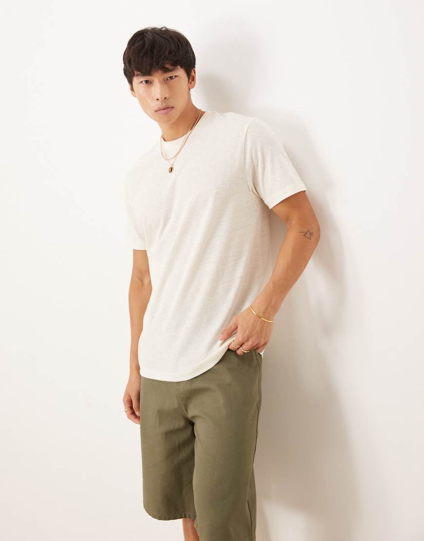ASOS DESIGN - T-Shirt aus Leinenmix in Creme mit Rundhalsausschnitt-Braun von ASOS DESIGN