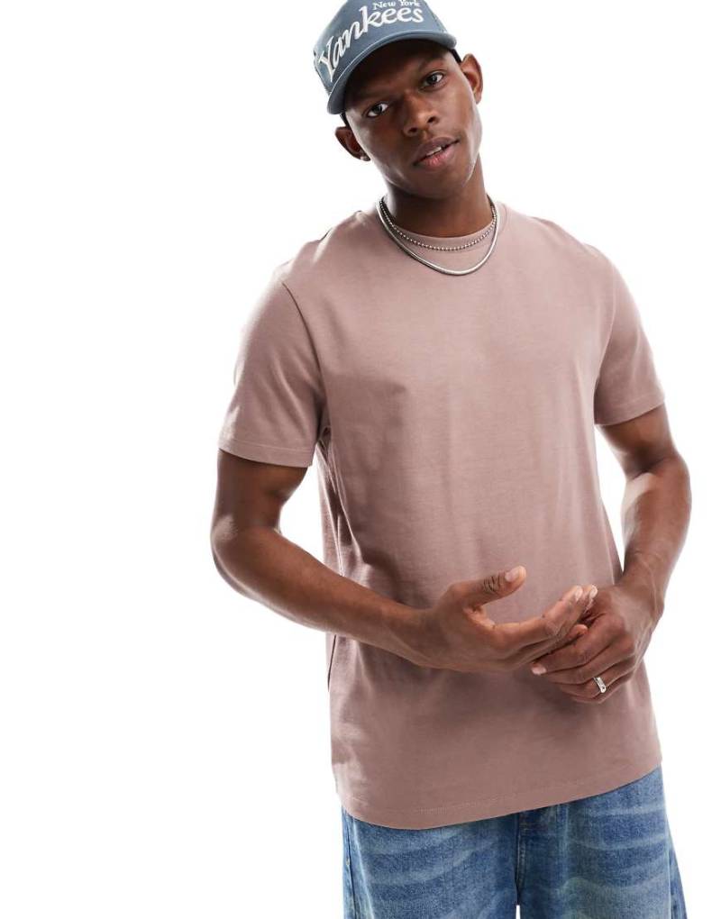 ASOS DESIGN - Schweres T-Shirt in Braun mit Rundhalsausschnitt von ASOS DESIGN