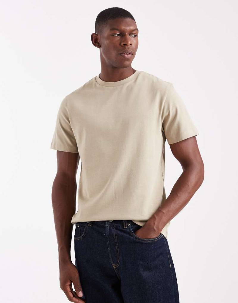 ASOS DESIGN - T-Shirt aus schwerem Stoff in Steinbeige mit Rundhalsausschnitt-Neutral ASOS DESIGN - T-Shirt aus schwerem Stoff in Steinbeige mit Rundhalsausschnitt-Neutral von ASOS DESIGN
