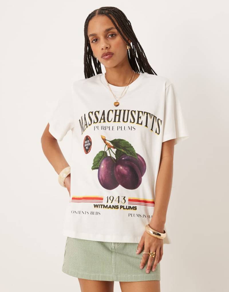 ASOS DESIGN - T-Shirt in Cremeweiß mit Früchte-Grafikprint und regulärer Passform von ASOS DESIGN