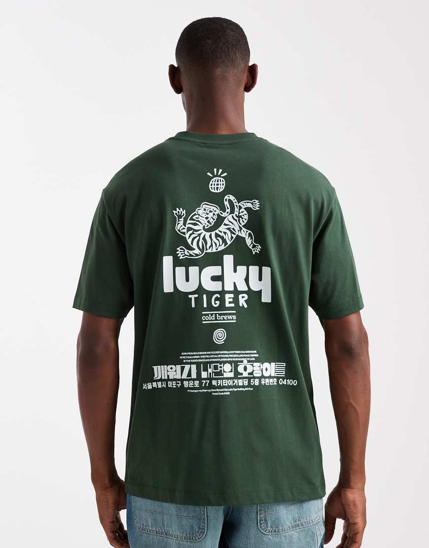 ASOS DESIGN - T-Shirt in Dunkelgrün mit Souvenir-Print und regulärer Passform von ASOS DESIGN