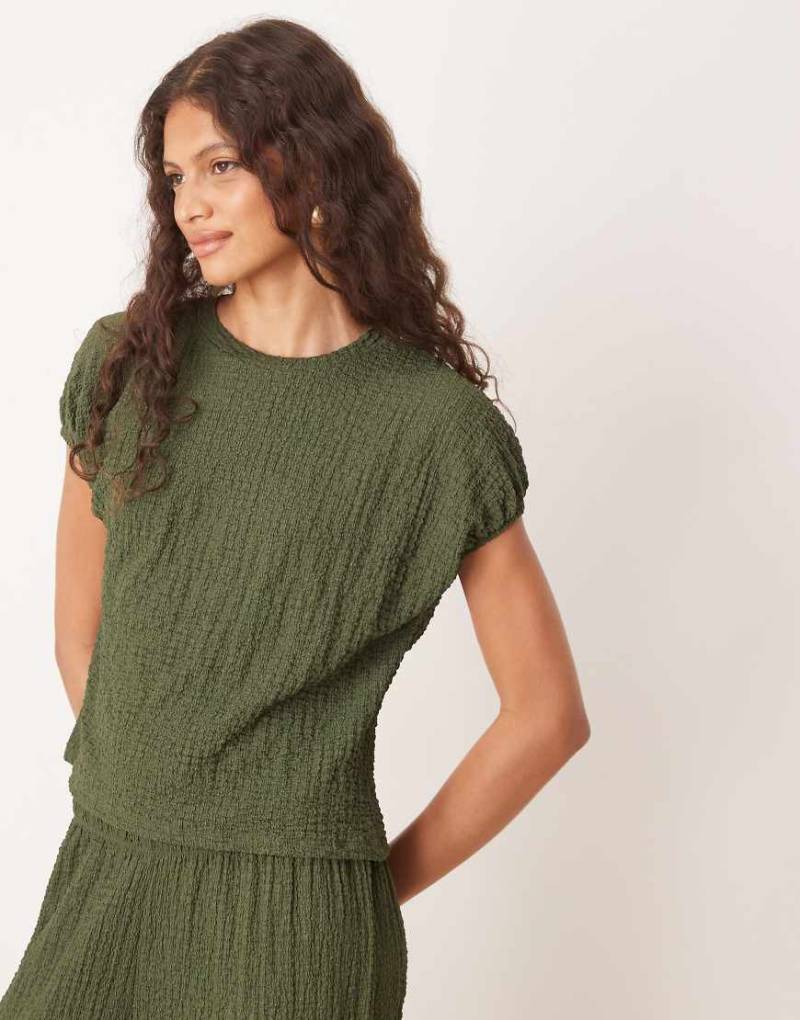 ASOS DESIGN - T-Shirt in Grün mit strukturierten Kappärmeln, Kombiteil von ASOS DESIGN
