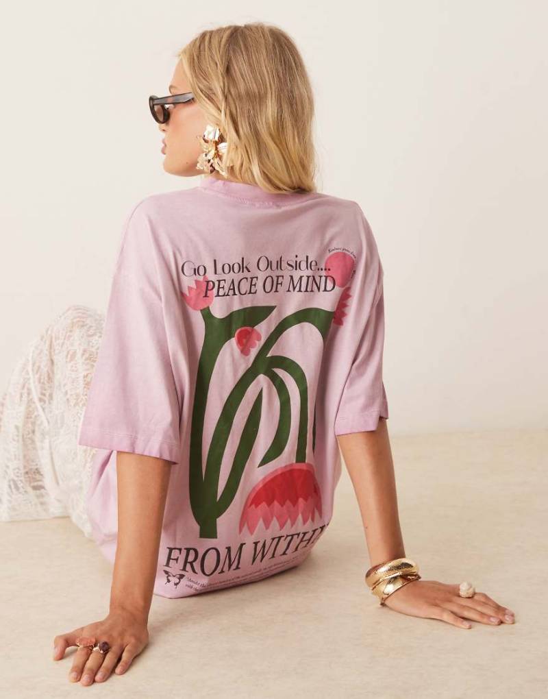 ASOS DESIGN - T-Shirt in Lila im Boyfriend-Schnitt mit Blumen-Rückengrafik von ASOS DESIGN