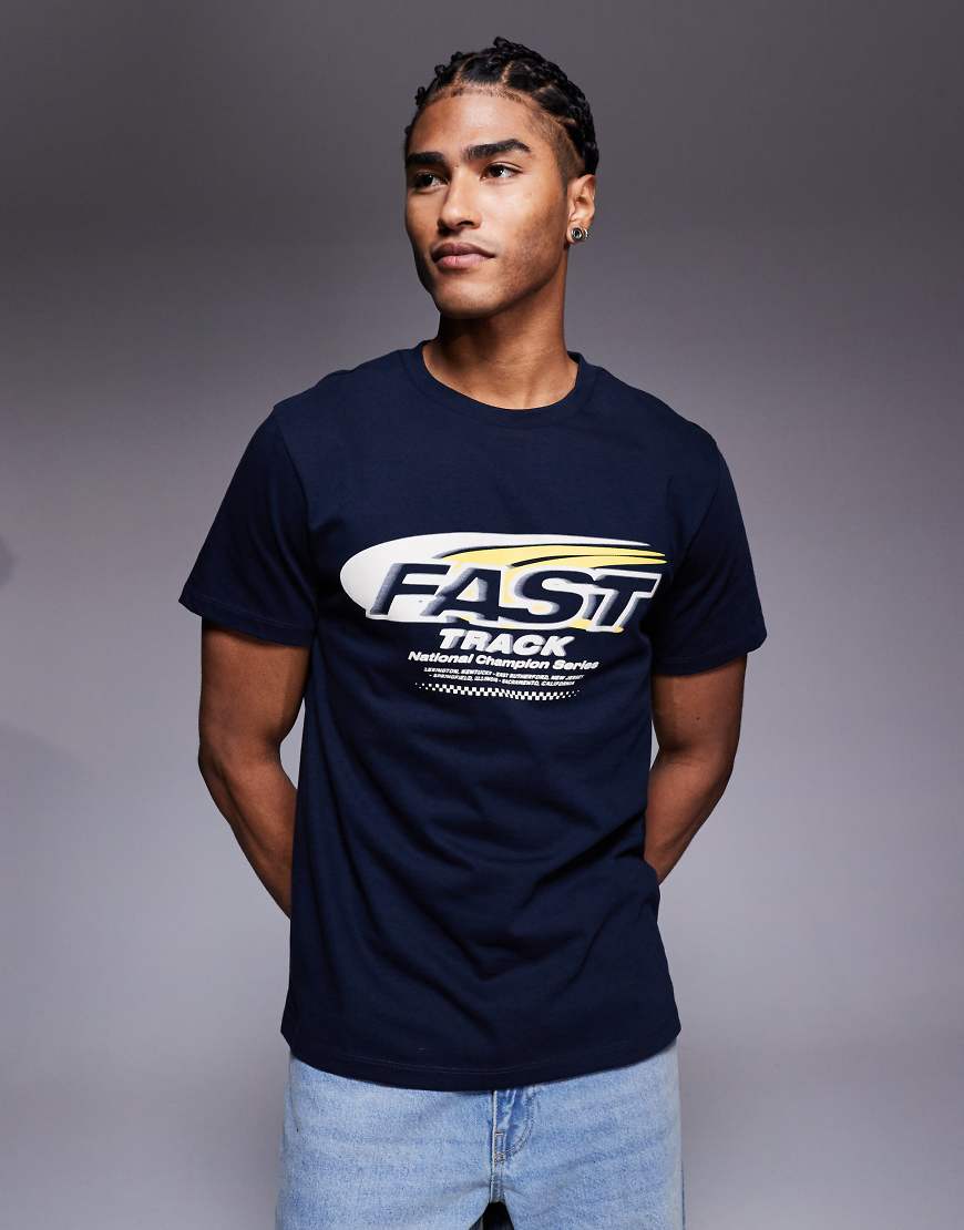 ASOS DESIGN - T-Shirt in Marineblau mit Sportgrafik von ASOS DESIGN