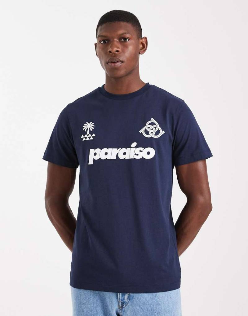 ASOS DESIGN - T-Shirt in Marineblau mit Sportgrafik von ASOS DESIGN