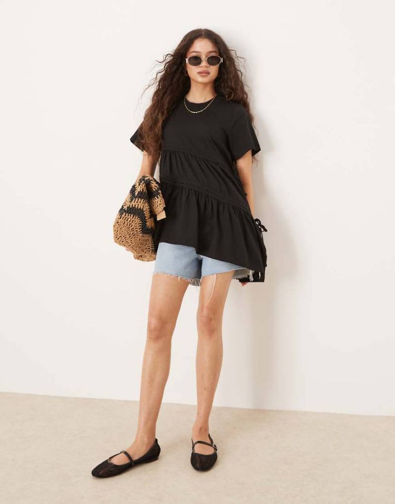 ASOS DESIGN - T-Shirt in Schwarz mit Raffung von ASOS DESIGN