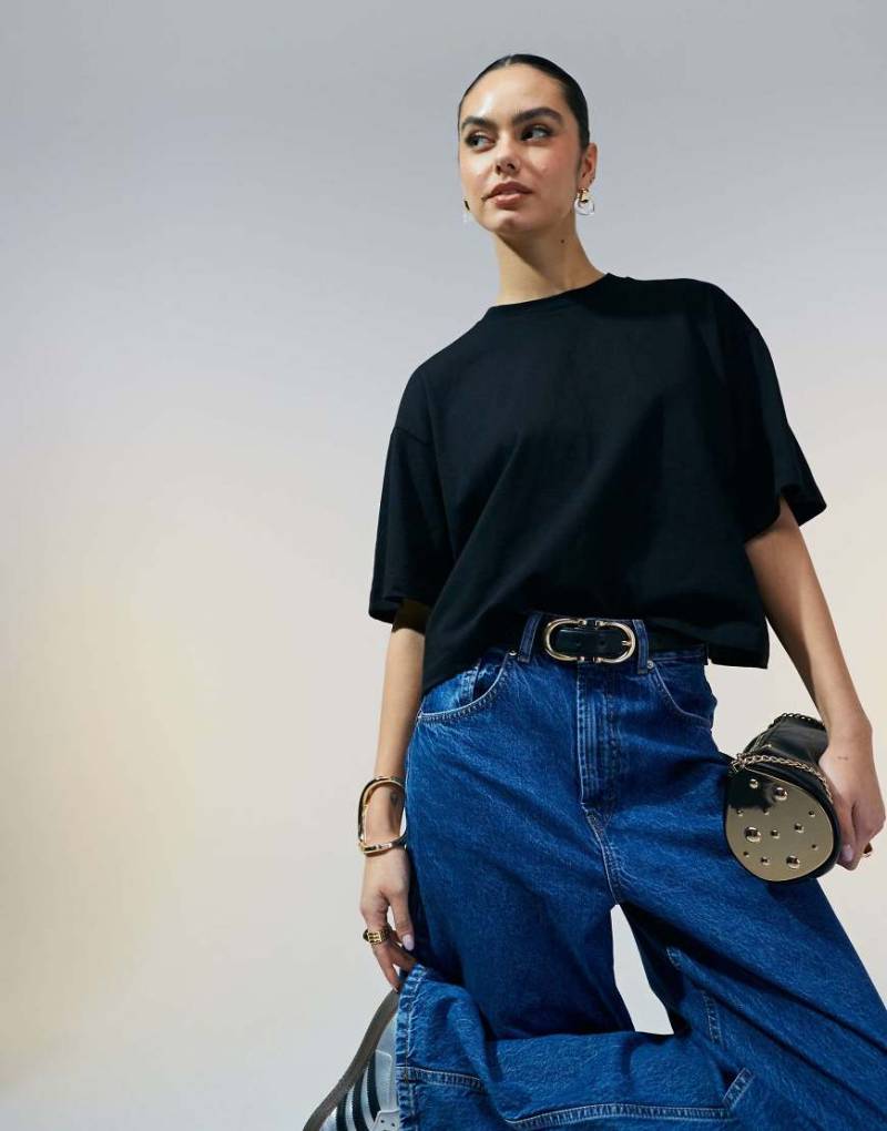 ASOS DESIGN - T-Shirt in Schwarz mit kurzem, kastigem Schnitt von ASOS DESIGN