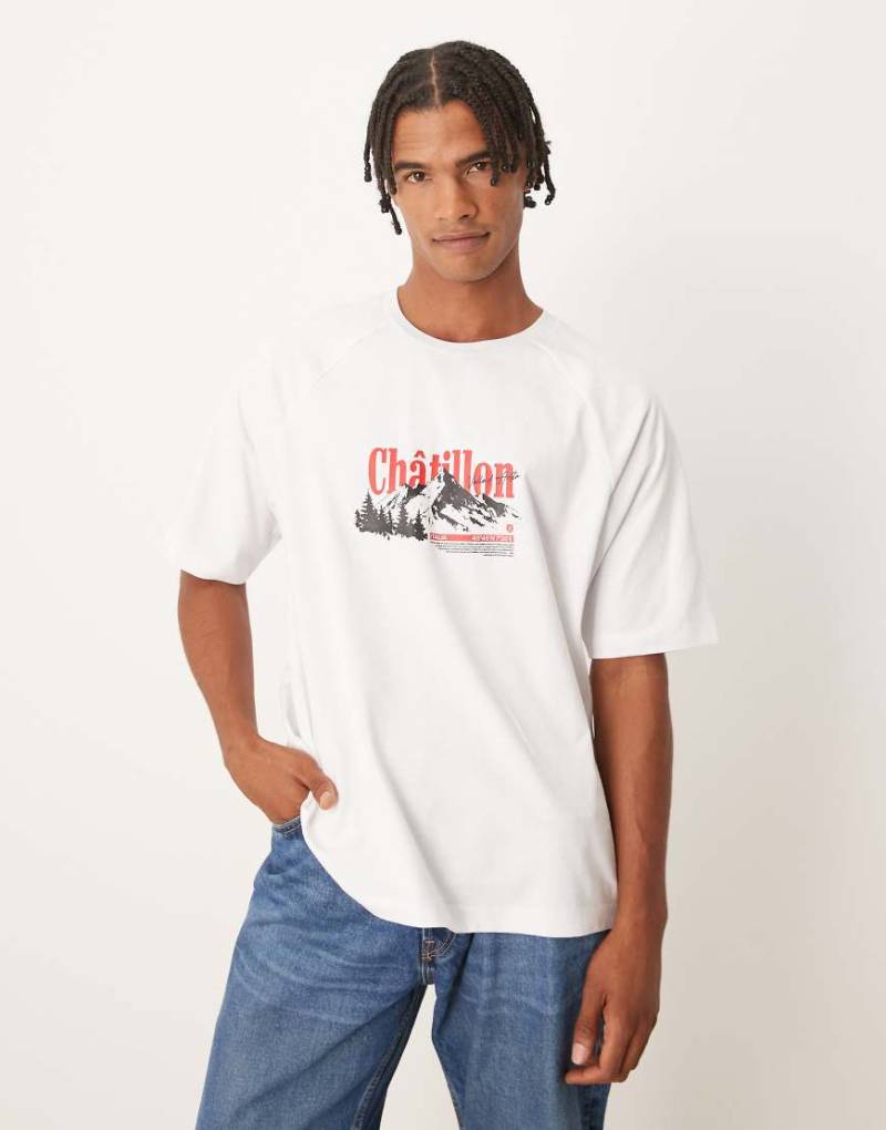 ASOS DESIGN - T-Shirt in Weiß mit Berg-Print und lockerer Passform ASOS DESIGN - T-Shirt in Weiß mit Berg-Print und lockerer Passform von ASOS DESIGN
