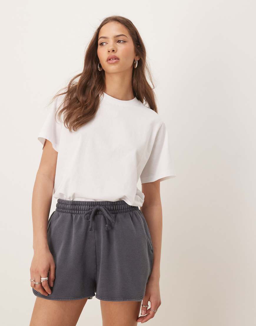 ASOS DESIGN - T-Shirt in Weiß mit Rundhalsausschnitt und regulärem Schnitt von ASOS DESIGN
