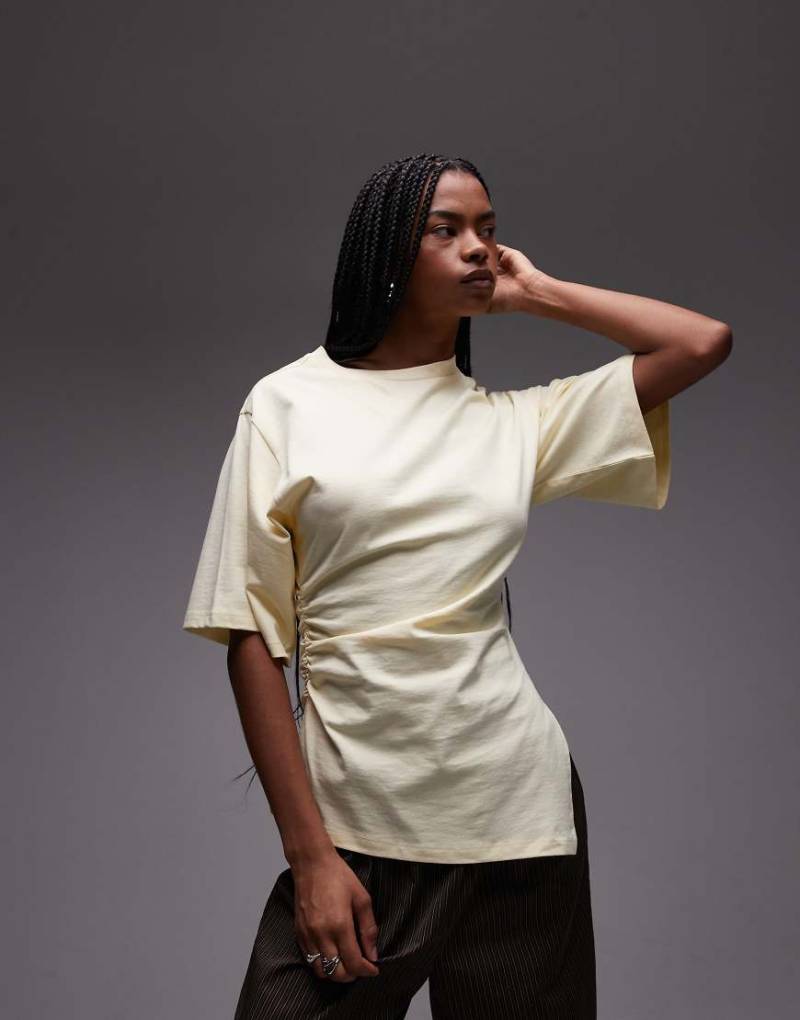 ASOS DESIGN - T-Shirt in Zitronengelb mit gerafften Seiten von ASOS DESIGN