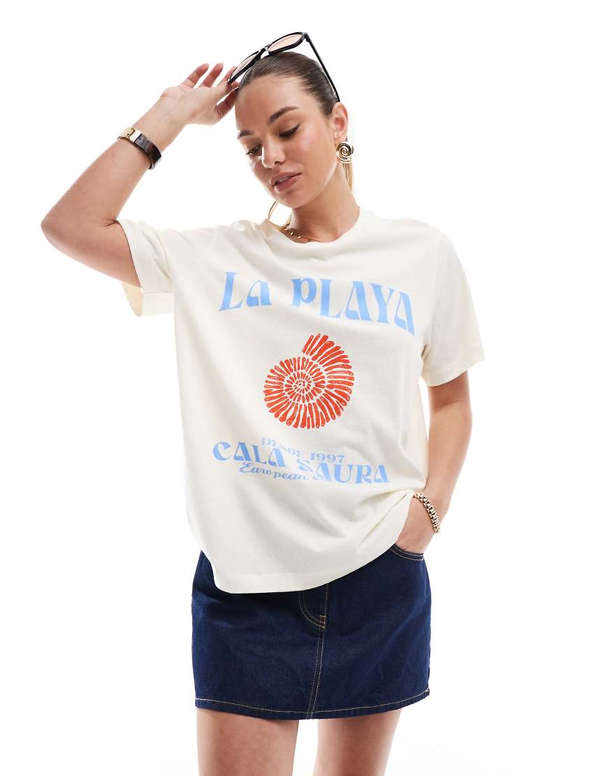 ASOS DESIGN - T-Shirt in cremeweißer Leinenoptik mit Muschel-Print in regulärer Passform ASOS DESIGN - T-Shirt in cremeweißer Leinenoptik mit Muschel-Print in regulärer Passform von ASOS DESIGN