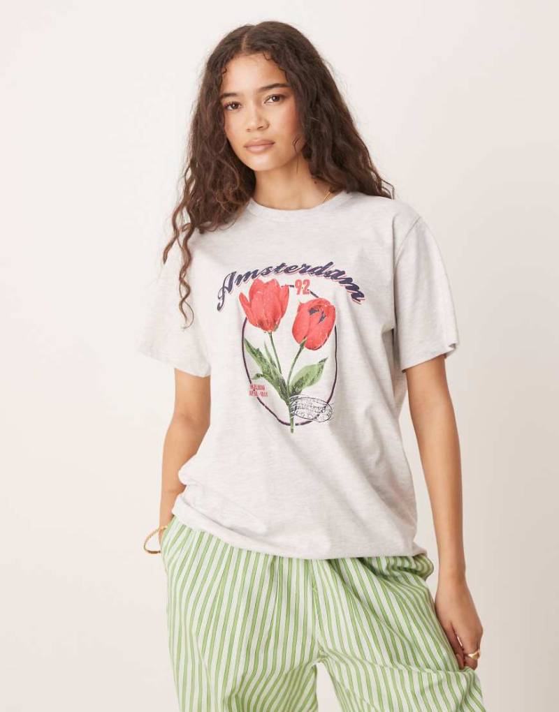 ASOS DESIGN - T-Shirt in meliertem Eisgrau mit „Amsterdam"-Tulpen-Print und regulärer Passform von ASOS DESIGN