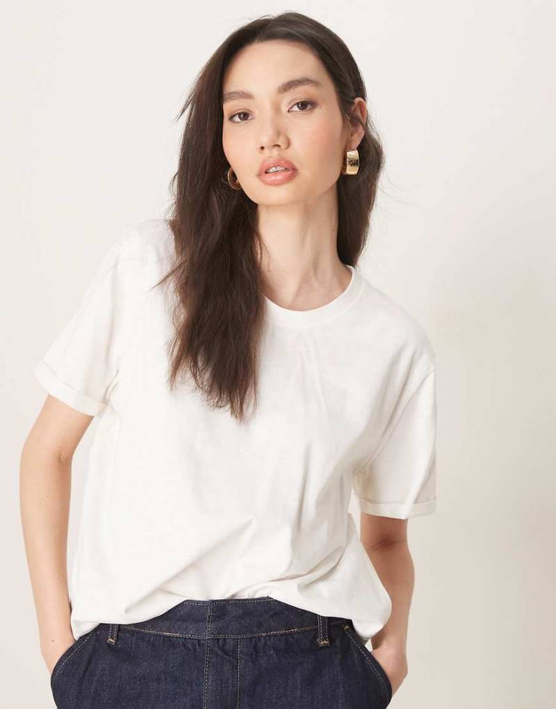 ASOS DESIGN - T-Shirt in verwaschenem Creme mit normalem, lockerem Schnitt und ungesäumten Kanten-Weiß von ASOS DESIGN