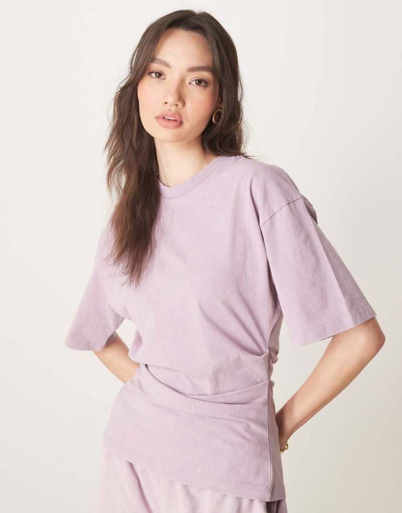 ASOS DESIGN - T-Shirt in verwaschenem Malve mit Korsett-Taille-Lila von ASOS DESIGN