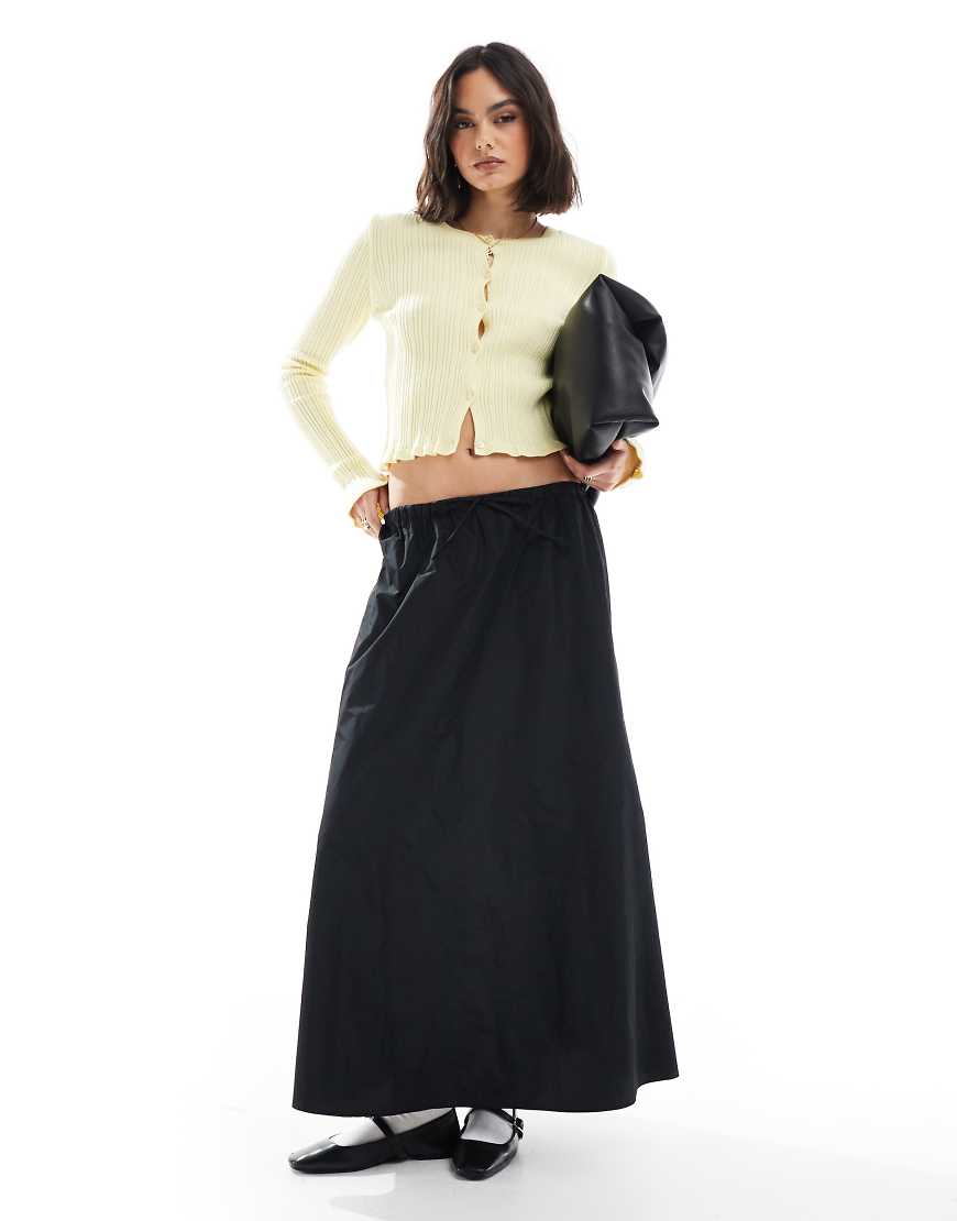 ASOS DESIGN - Taft-Maxirock in Schwarz mit A-Linien-Schnitt ASOS DESIGN - Taft-Maxirock in Schwarz mit A-Linien-Schnitt von ASOS DESIGN