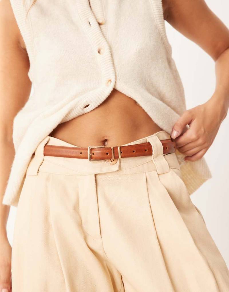 ASOS DESIGN - Taillen- und Hüftgürtel in Hellbraun aus Leder mit eckiger Schnalle von ASOS DESIGN